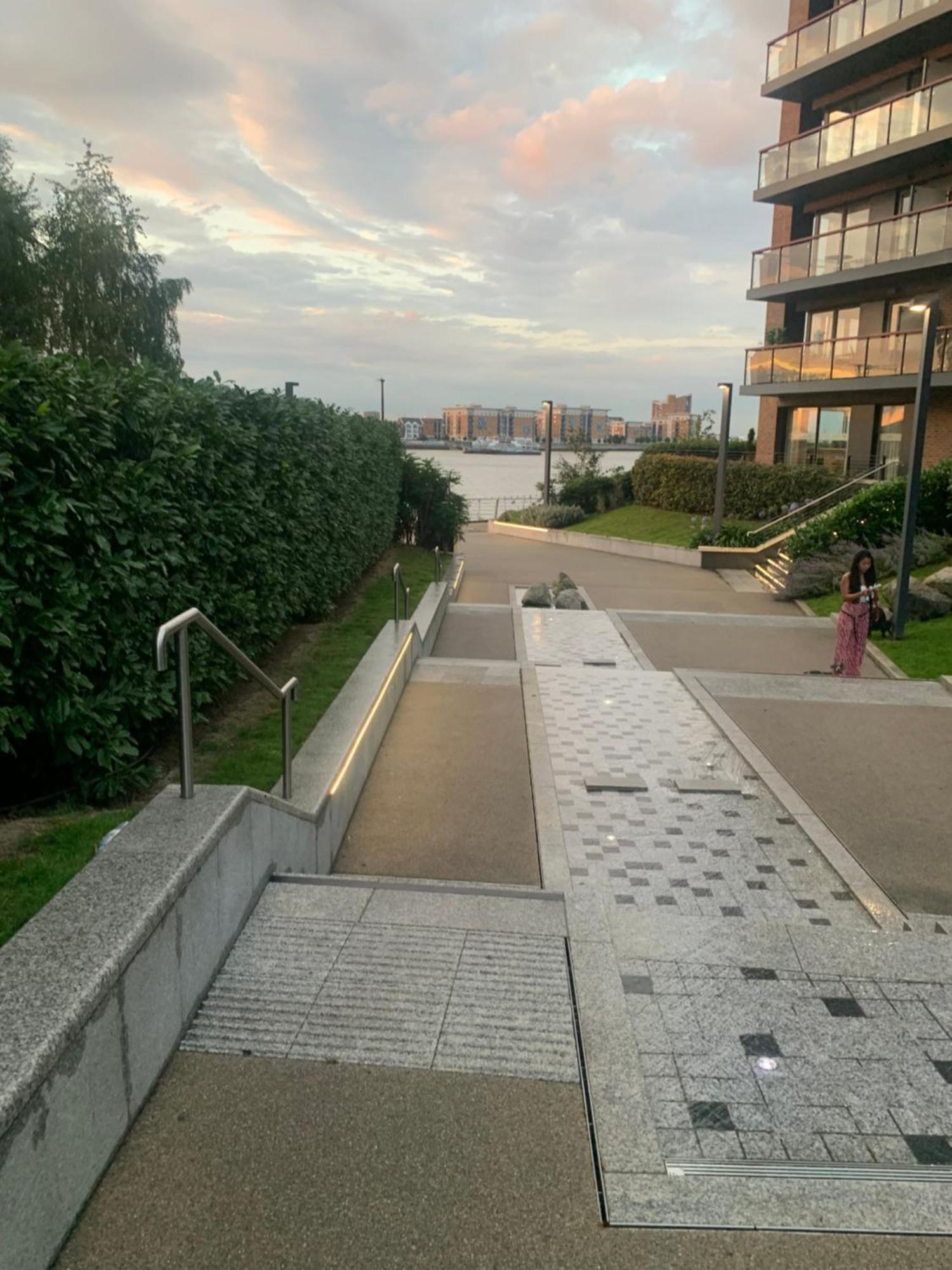 Luxury Riverside Apt With Easy Access To Central London, O2, Excel Centre And Parking Esterno foto