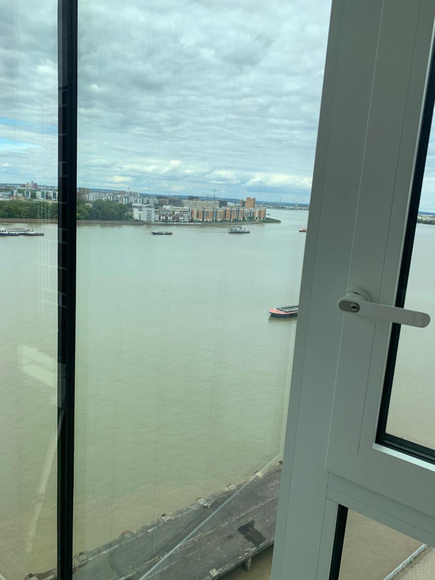 Luxury Riverside Apt With Easy Access To Central London, O2, Excel Centre And Parking Esterno foto